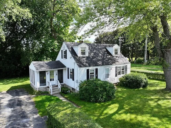 255 Pleasant St, Lunenburg, MA 01462