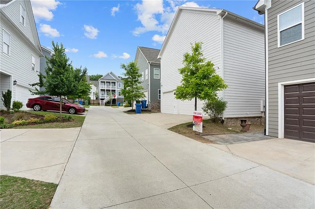 1 bed, 1.0 bath, 636 sqft, $2,000 — Photo 2