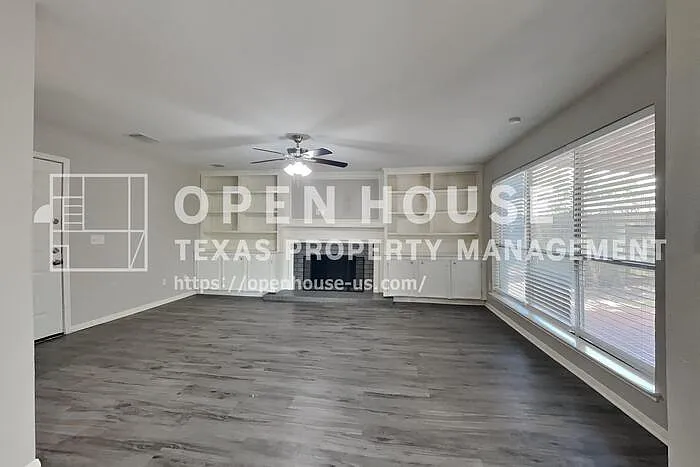 4 bed, 2.5 bath, 2024 sqft, $2,050 — Photo 3