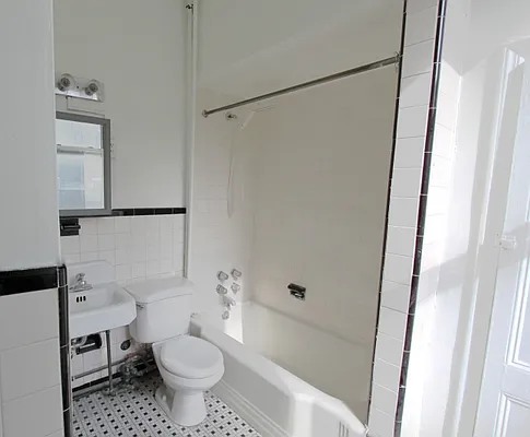 Rented by ROOM Real Estate | media 19