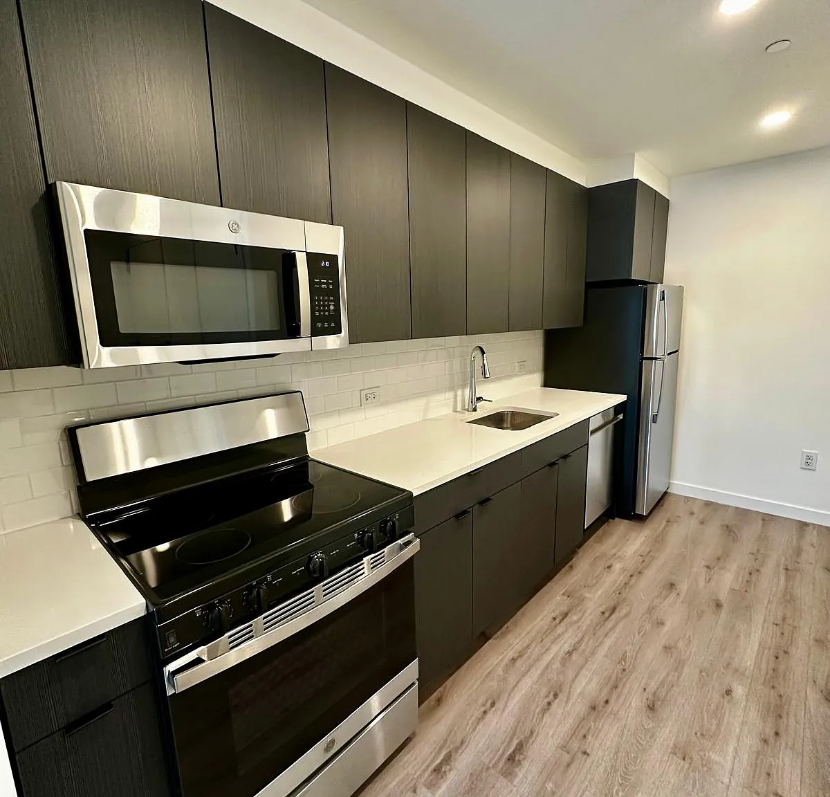3 bed, $1,375 — Photo 3