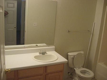 4th image of 2113 Ringgold Ct