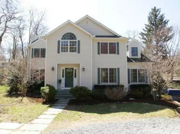 79 Quaker Path, Setauket, NY 11733