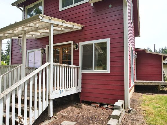 Side porch area