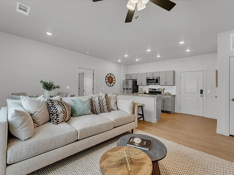 818 S Morningside Dr #411 — Photo 21