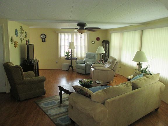 4th image of 219 Jacaranda Dr