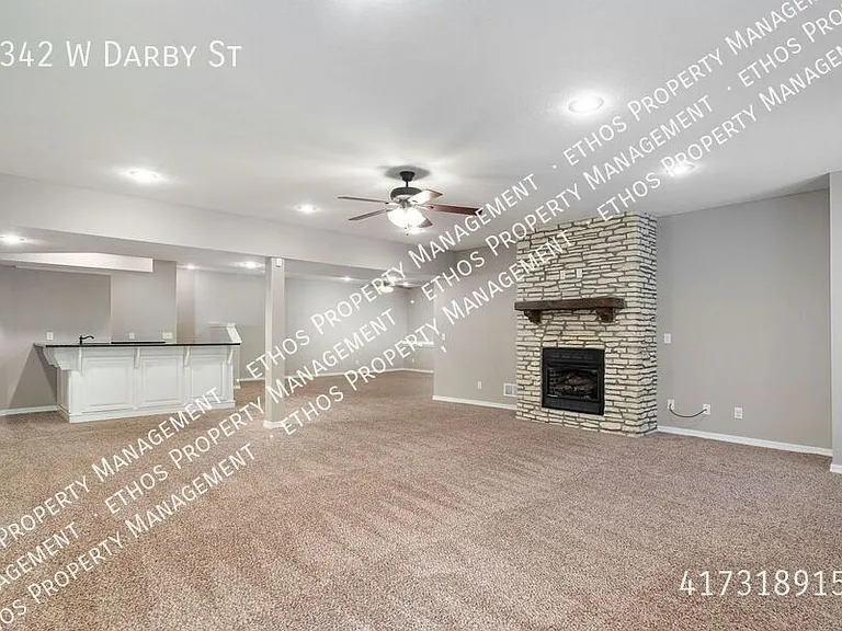 2342 W Darby St — Photo 41
