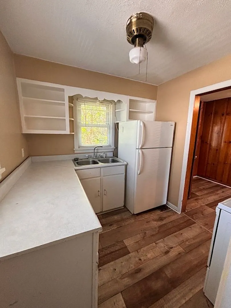 213 Sycamore Street — Photo 4
