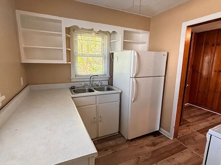 213 Sycamore St — Photo 4