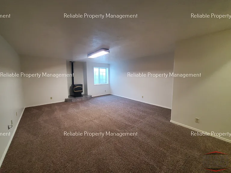1322 Walstrom Ln — Photo 16