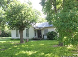 905 Stolte Rd, Marion, TX 78124