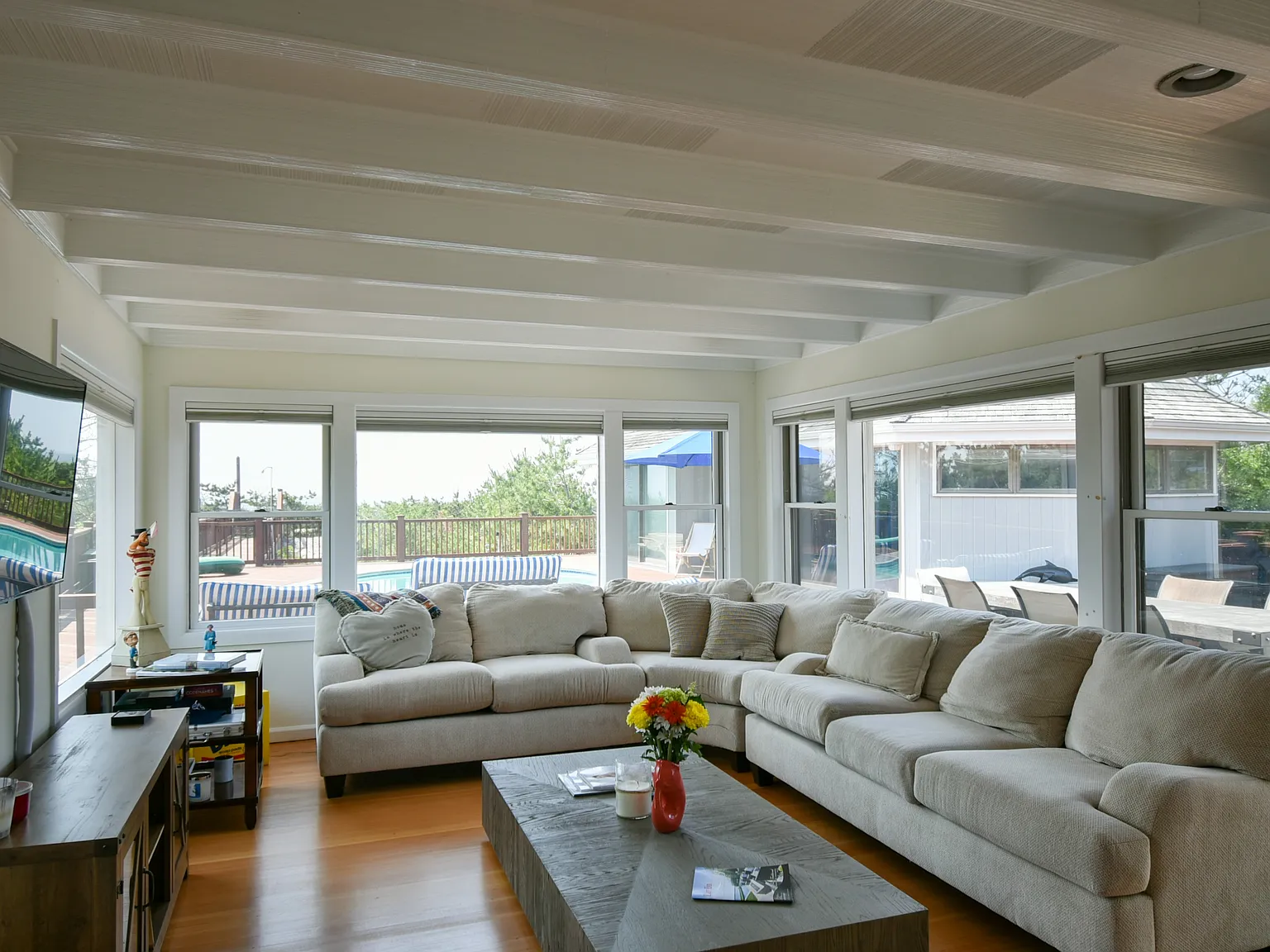 Exclusive Rental - Oceanfront Contemporary With Heated Pool — Photo 3