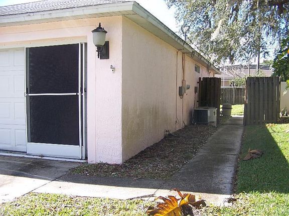 5th image of 3332 Woodland Dr
