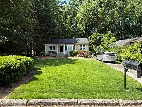 1071 Country Ln Photo 1