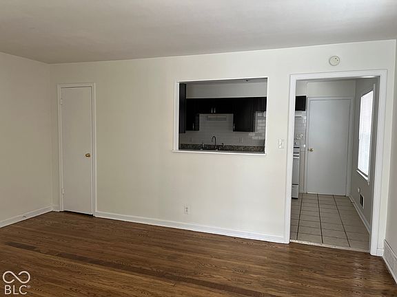 3rd image of 5230 Broadway St