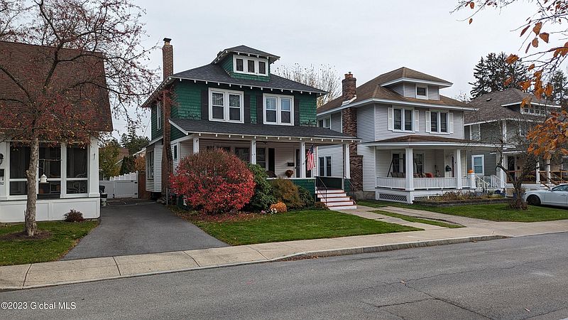 2nd image of 846 Woodland Avenue