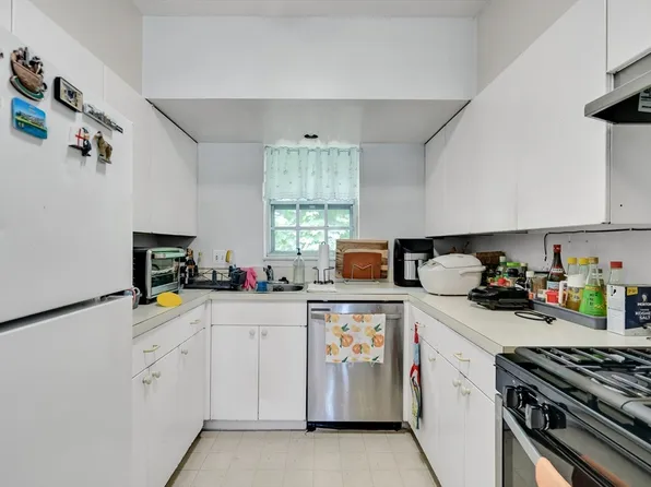 42 Lake Shore Ter APT 4, Brighton, MA 02135