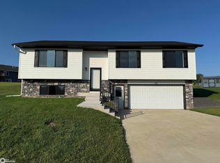 619 W Valley Dr, Carroll, IA 51401