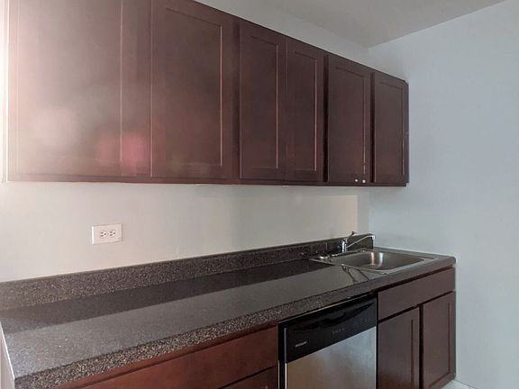 2nd image of 1101 W Wellington Ave #1101