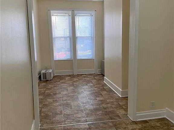 5th image of 185 Huron St