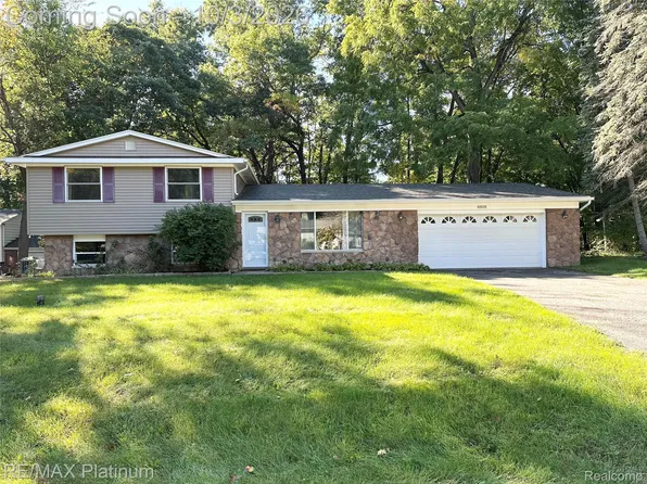 8808 N Christine Dr, Brighton, MI 48114