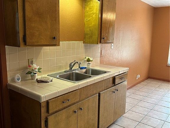 2nd image of 1017 Hall Ave
