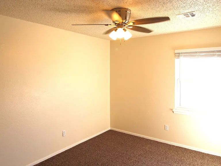 312 Chalmette Dr — Photo 9