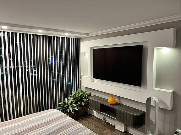 5th image of 555 NE 15th St APT 12J