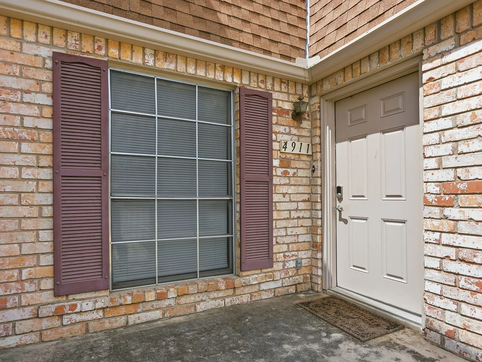 4911 Arbor Ridge Dr — Photo 2