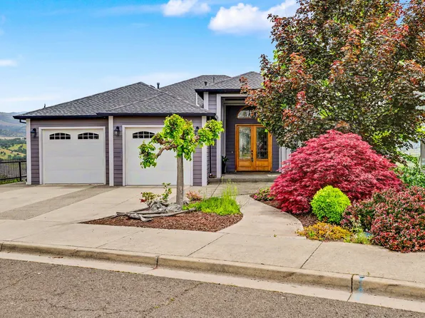 817 Amerman Dr, Phoenix, OR 97535