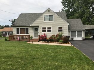 110 Cynthia Dr, North Syracuse, NY 13212