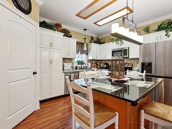 4th image of 223 Rushmore Dr
