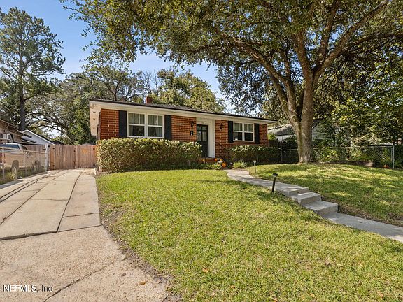 2nd image of 1748 GREENWOOD Avenue
