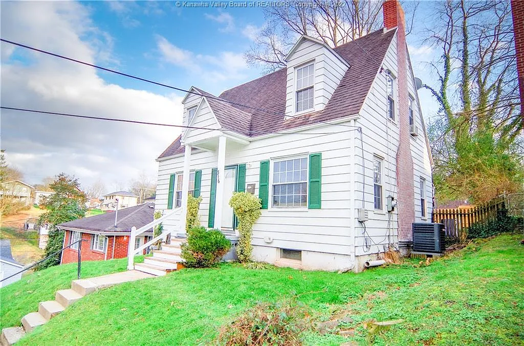316 Monroe St photo 1