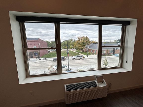 5th image of 101 Main St S #216