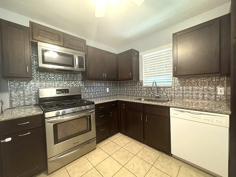 3901 NW 56th St — Photo 10