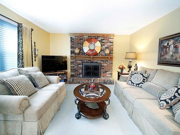 5th image of 124 Clearbrook Dr