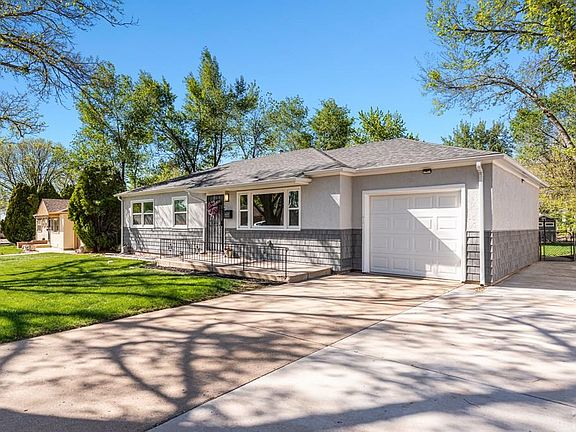 3rd image of 1121 Alexander Cir