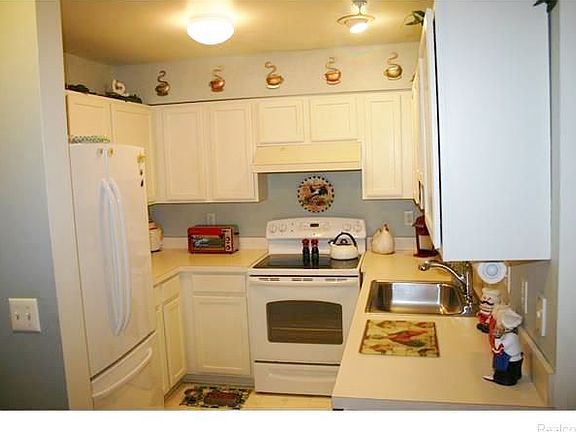 5th image of 2890 Van Alstyne St