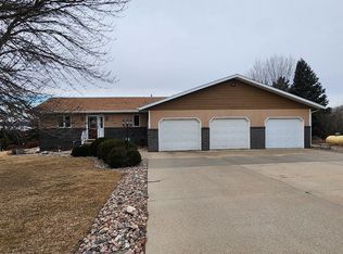 182 Marina Dell Ave, Yankton, SD 57078