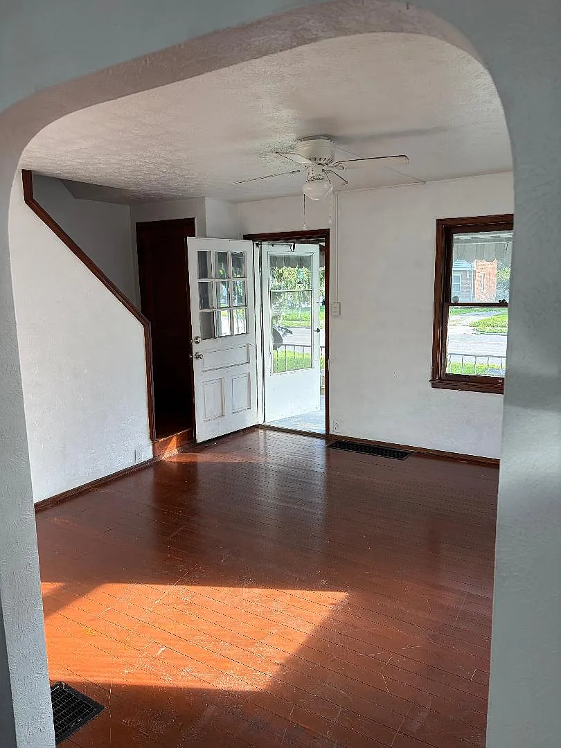 2 bed, 1000 sqft, $975 — Photo 1