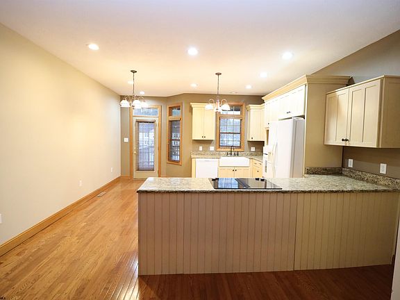 3rd image of 110 Edgewater Dr