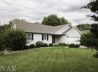 562 Heritage Dr, Mackinaw, IL