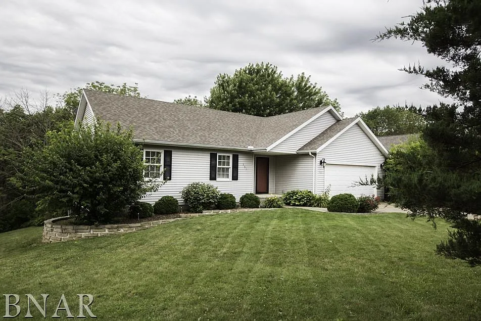 562 Heritage Dr photo 1