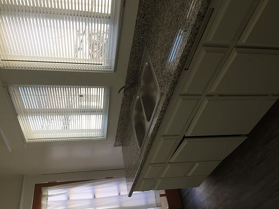 5th image of 475 1/2 Dawson Ave