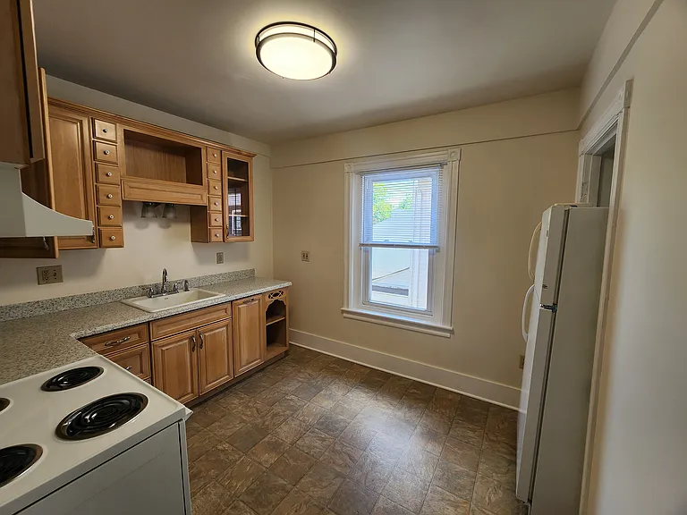 Eat-In Kitchen