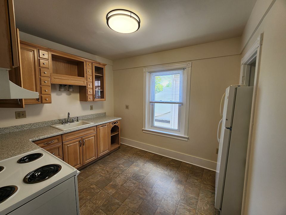 Eat-In Kitchen