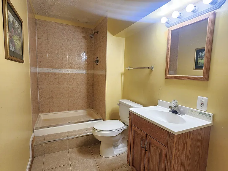 406 Clairborne St — Photo 22