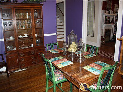 Open floorplan is an entertainer's dream!