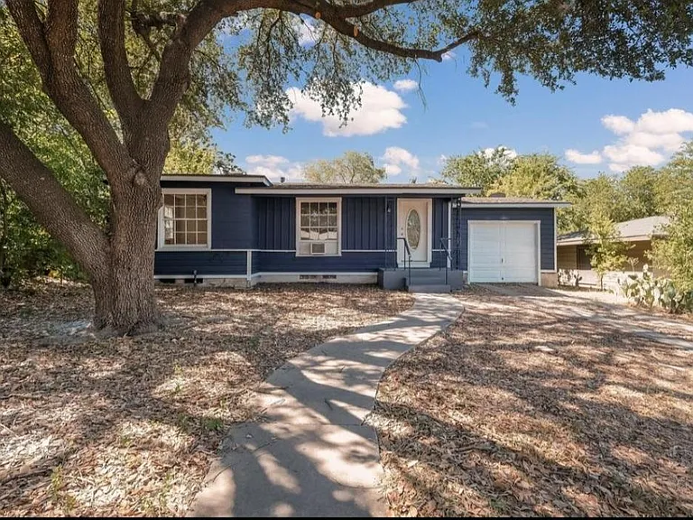 306 Sumner Dr — Photo 1